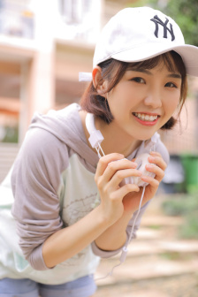 年轻漂亮的嫂子在线观看