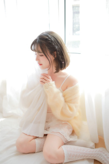 美女与男生亲密接触视频